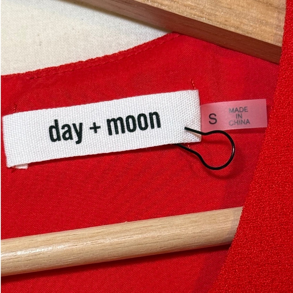 Day + Moon Red Sleeveless Crop Top Round Neck Back Zip Minimalist Small - Picture 2 of 6